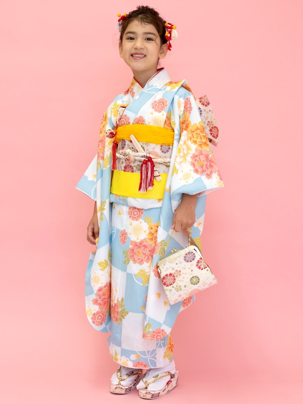 「七五三、和装、七五三スタイル、着物コーデ、七五三前撮り、7歳女の子、七五三７歳、KYOETSU」｜「KYOETSUの「KYOETSU/キョウエツ」着物セット 四つ身着物 15点セット(着物、伊達衿、襦袢、結び帯、草履、帯揚げ、帯締め、扇子、志古貴、ビラ簪、ハコセコ、バッグ、足袋、腰紐2本) フルセット（着物、ブルー系）」を使った、KYOETSUさん（キッズ・117cm）の秋コーディネートの1枚目の写真