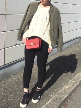 「白ニット」｜「アイテム（MA-1）」を使った、C＊*さん（レディース・162cm）の冬コーディネート