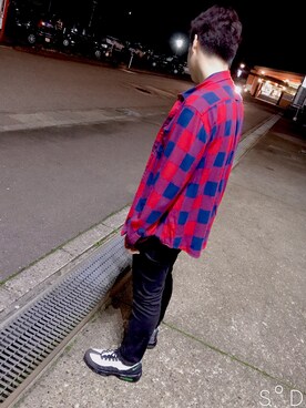 「tk.TAKEO KIKUCHI（ティーケータケオキクチ）のアイテム（シャツ/ブラウス、レッド系）」を使った、安藤恭佑さん（メンズ）の秋コーディネート