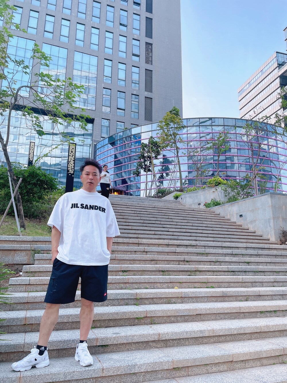 「これが私をアゲる服、ビッグシルエット」｜「JIL SANDERのアイテム（Tシャツ/カットソー、ホワイト系）」を使った、yamchabaseさん（メンズ・169cm）の春コーディネートの1枚目の写真