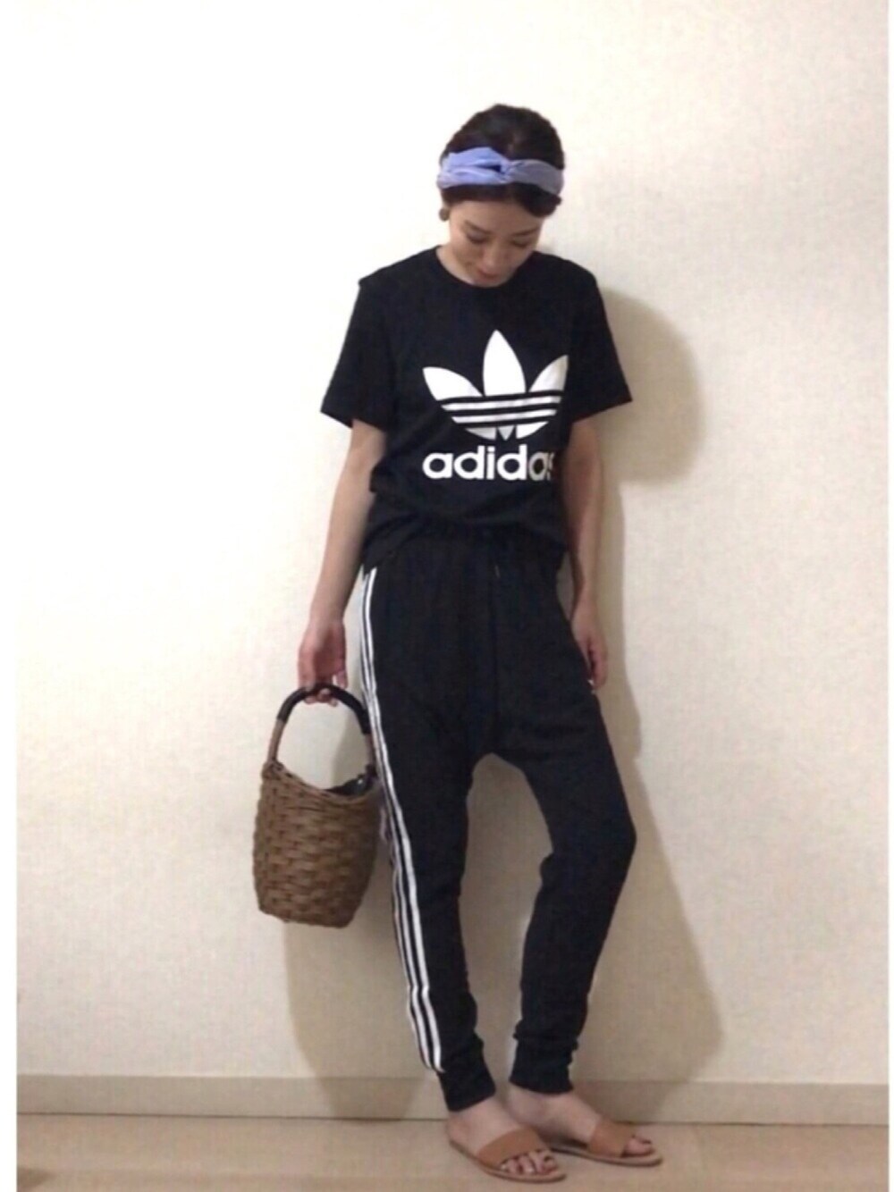rikakukoさんの「【adicolor】オリジナルス ロゴTシャツ [ORIG TREFOIL TEE]（adidas）」を使ったコーディネートの1枚目の写真