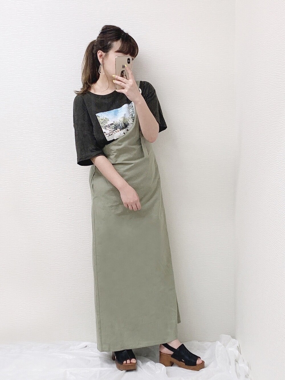 「カジュアル、楽チンコーデ、オトナカジュアル、Tシャツコーデ、低身長、サンダル、カーキ、プリントT、ワンショルダー、シンプルコーデ」｜「OZOCの[洗える・26(S)/52(LL)WEB限定サイズ]フォトプリントＴシャツ（Tシャツ/カットソー、その他）」を使った、Nodoka.さん（レディース・154cm）の夏コーディネートの1枚目の写真