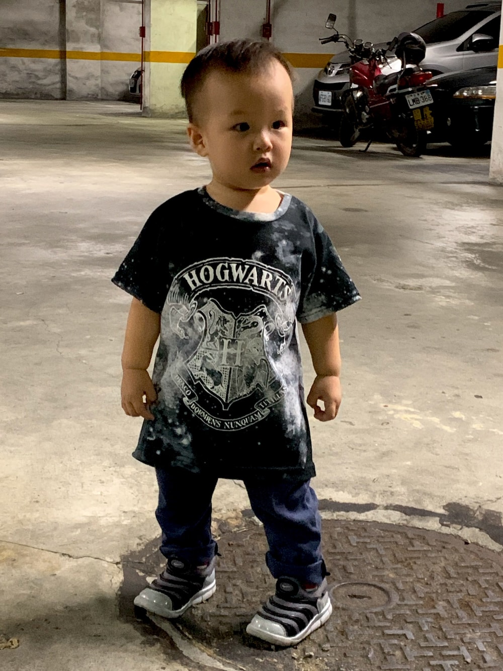 「PRIMARKのアイテム（トップス、グレー系）」を使った、Lukeさん（キッズ・80cm）の秋コーディネートの1枚目の写真