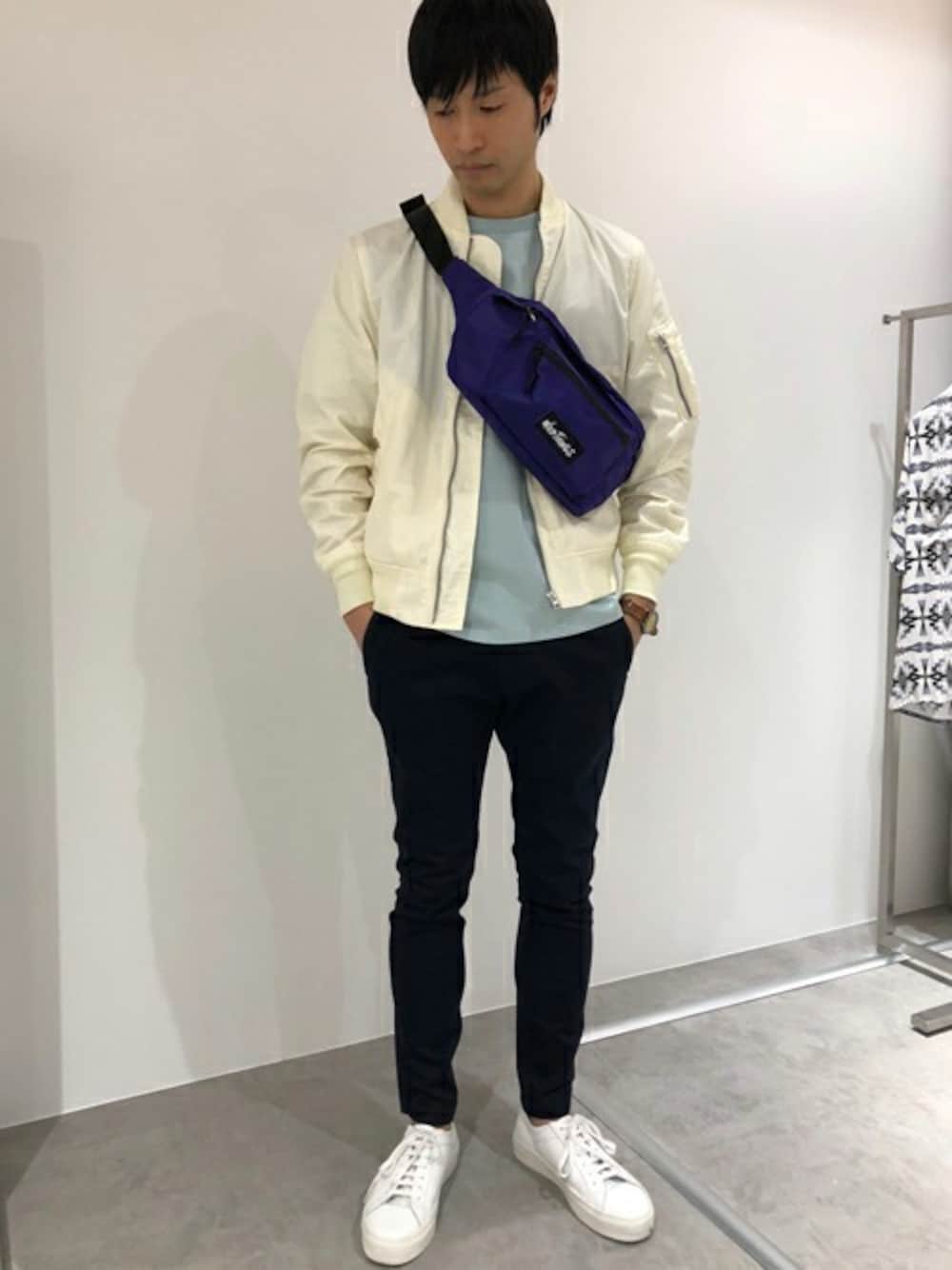 「スニーカー、カジュアル、シンプル、スキニー、MA-1、nano・universe、春、シンプルコーデ、春コーデ、カジュアルコーデ」｜「Alpha IndustriesのALPHA INDUSTRIES：別注BONDING L-２B（MA-1、ホワイト系）」を使った、nano・universe men’s STAFFさん（メンズ・174cm）の春コーディネートの1枚目の写真