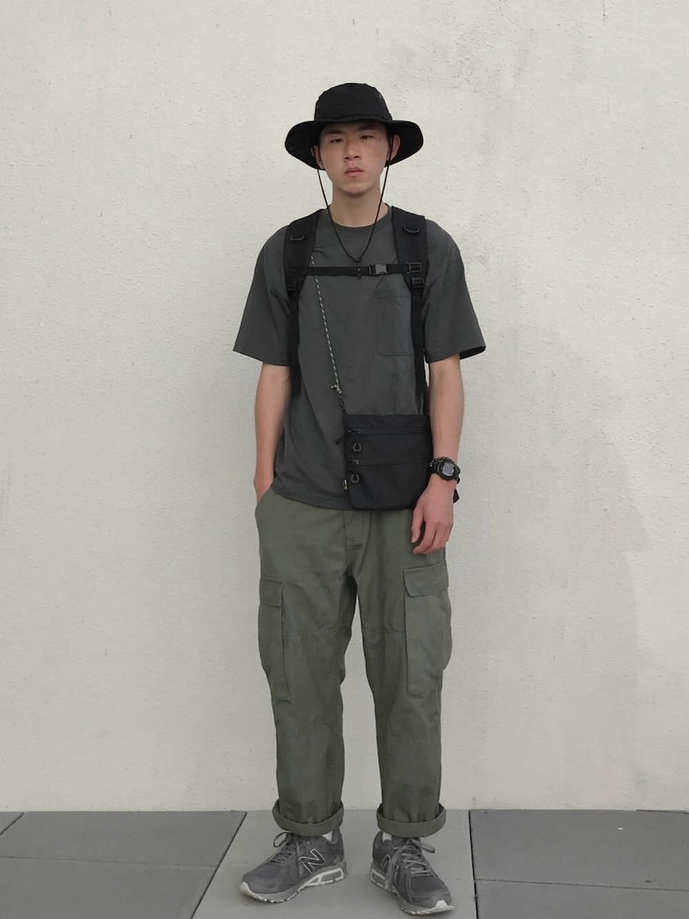 「New Balance、ootd、ootdtw」｜「NEW BALANCEのアイテム（シューズ、グレー系）」を使った、YungXianさん（メンズ・182cm）の春コーディネートの1枚目の写真