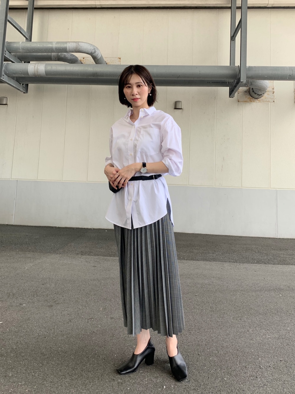 「秋コーデ、プチプラコーデ、オトナ女子、ユニクロ」｜「UNIQLOのエクストラファインコットンオーバーサイズロングシャツ（長袖）（シャツ/ブラウス、ホワイト系）」を使った、myonさん（レディース・163cm）の夏コーディネートの1枚目の写真