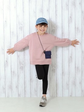 「アイテム（スウェット、ピンク系）」を使った、LACEEQさん（キッズ・121cm）の秋コーディネート