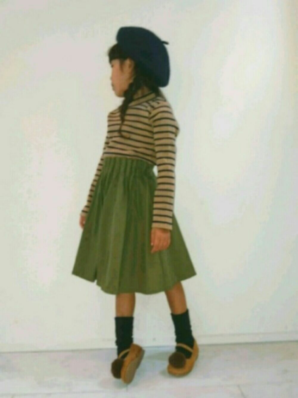 「キッズコーデ、おんなのこ、ベレー帽、三つ編み、ボーダー、秋色づくし」｜「BRANSHESのテレコボーダー長袖Tシャツ（Tシャツ/カットソー、イエロー系）」を使った、nikaさん（キッズ・110cm）の秋コーディネートの1枚目の写真