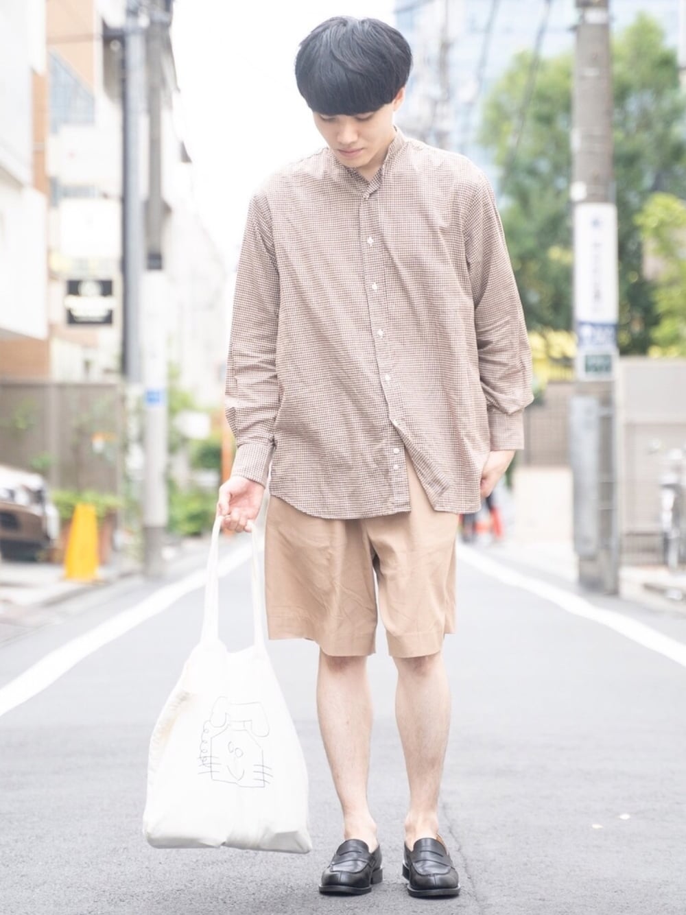 「夏コーデ、ショートパンツ、ギンガムチェック」｜「INDIVIDUALIZED SHIRTSの【Individualized Shirts】チェック バンドカラーシャツ MEN（シャツ/ブラウス、ブラウン系）」を使った、ponさん（メンズ・168cm）の夏コーディネートの1枚目の写真