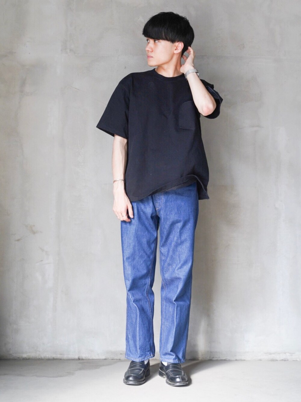 「BEAMS TのAURALEE / Stand Up Tee（Tシャツ/カットソー、ブラック系）」を使った、ponさん（メンズ・168cm）の夏コーディネートの1枚目の写真
