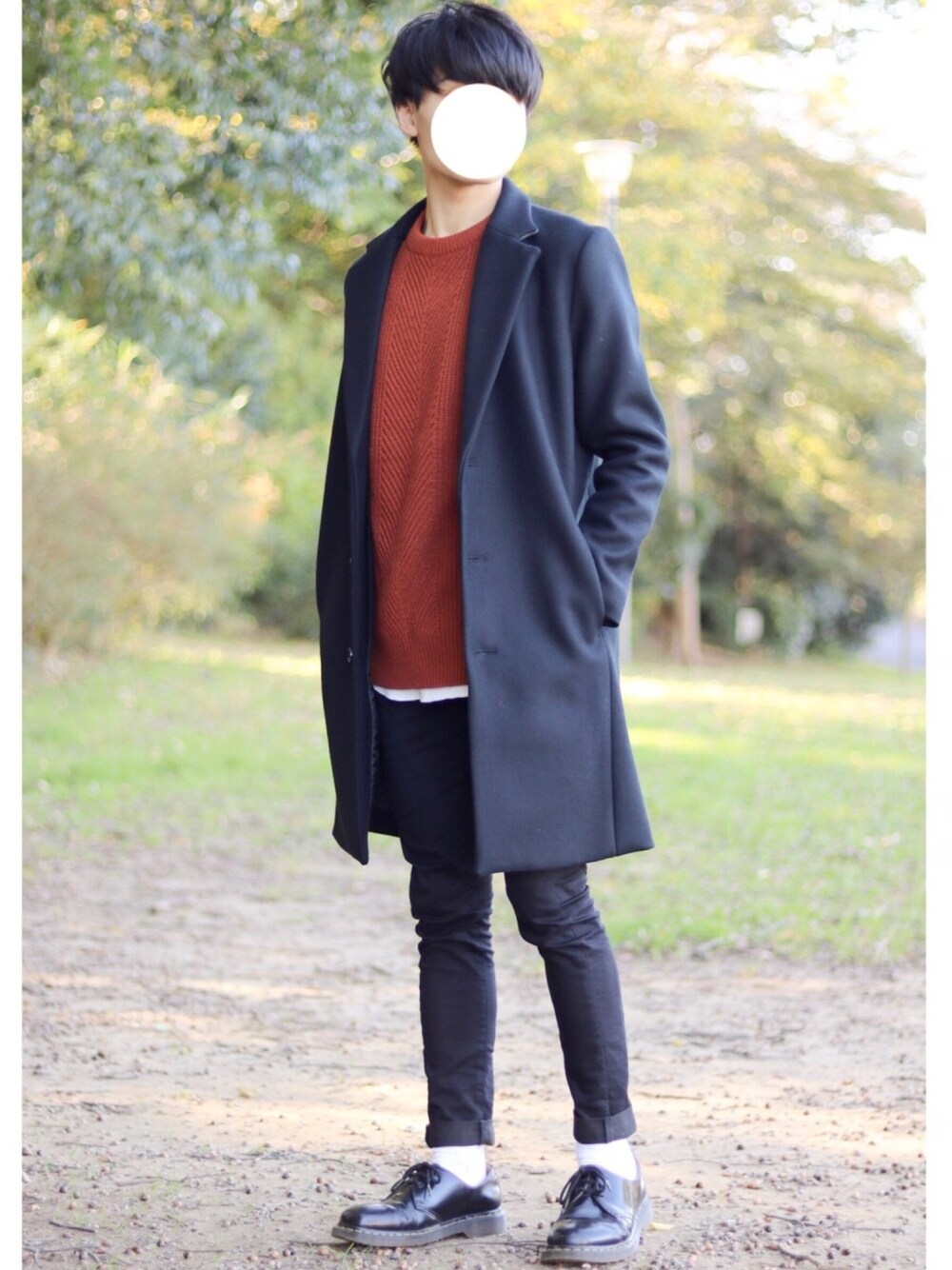 「GU、ニット」｜「LIDNMのSuper100'sメルトンチェスター（チェスターコート、ブラック系）」を使った、ponさん（メンズ・168cm）の秋コーディネートの1枚目の写真