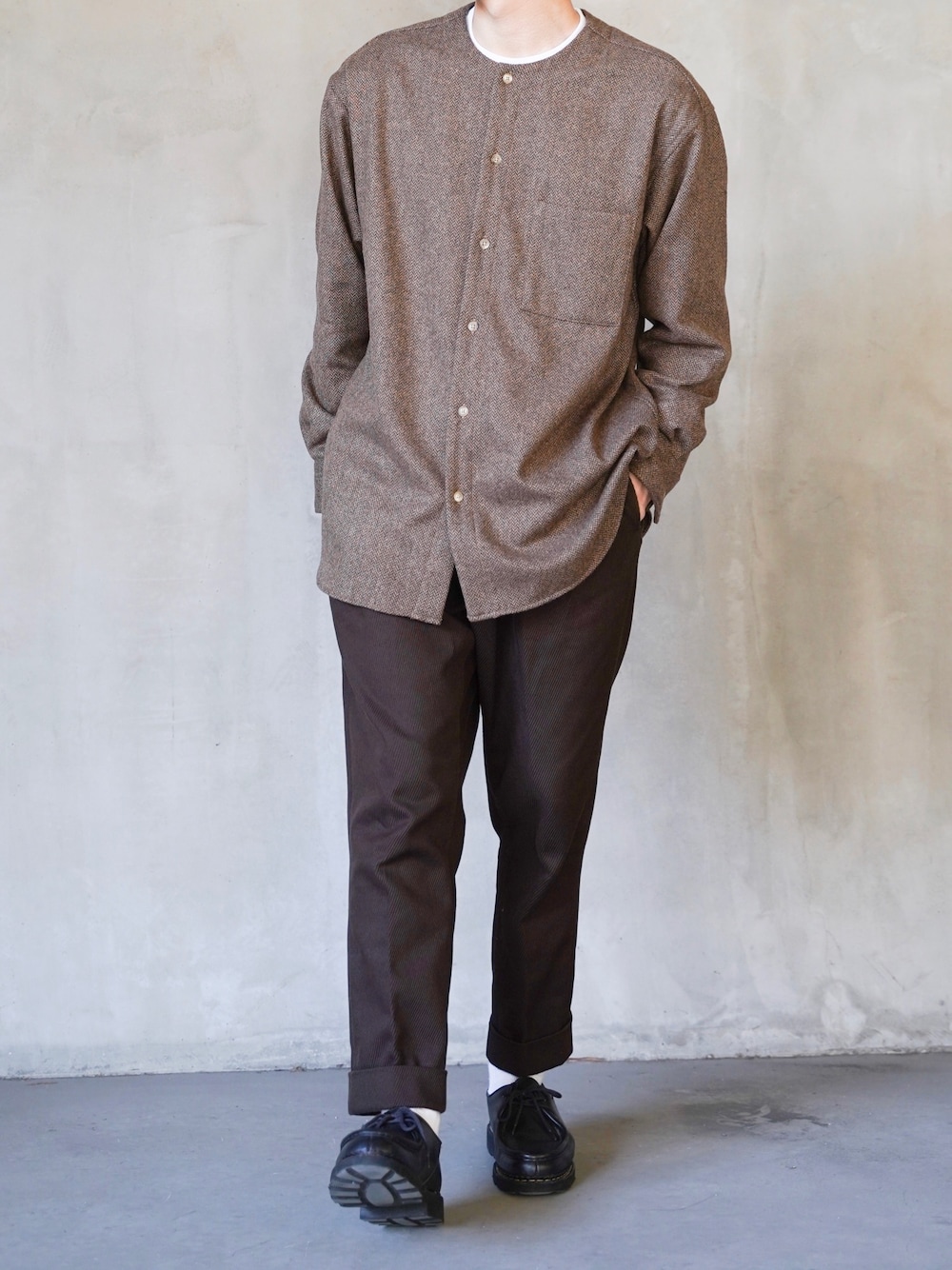 「CLANEのHERRINGBONE NO COLLAR SHIRT（シャツ/ブラウス、ベージュ系）」を使った、ponさん（メンズ・168cm）の秋コーディネートの1枚目の写真
