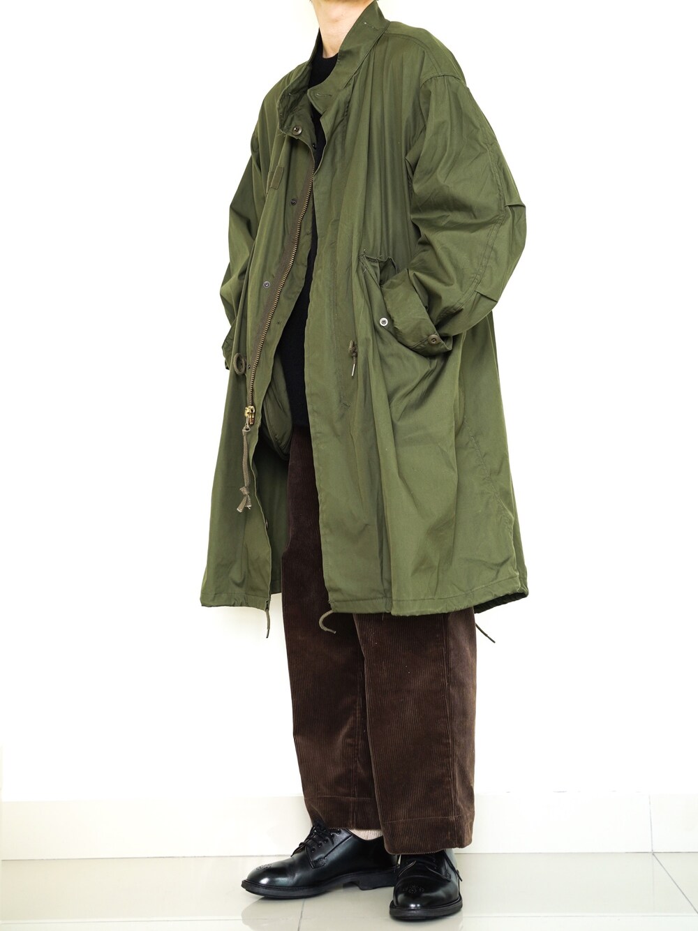 「M-65、M65」｜「unfilの【unfil】キャメル クルーネックニット MEN（ニット/セーター、ブラック系）」を使った、ponさん（メンズ・168cm）の冬コーディネートの1枚目の写真