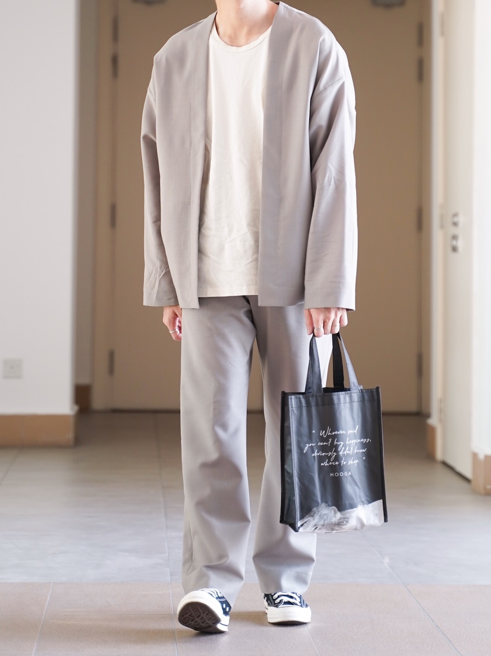 「カーディガン、ペイルトーン」｜「markaのmarka / マーカ：【予約】MINIMALIST CARDIGAN - w.m tropical -：M20A-05SH01C[COR]（カーディガン/ボレロ、グレー系）」を使った、ponさん（メンズ・168cm）の春コーディネートの1枚目の写真