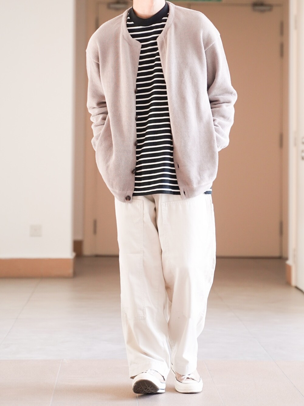 「おうちファッション、ボーダー、ボーダートップス、カーディガン」｜「crepusculeのcrepuscule: 【MOSS STITCH】カーディガン（カーディガン/ボレロ、ベージュ系）」を使った、ponさん（メンズ・168cm）の春コーディネートの1枚目の写真