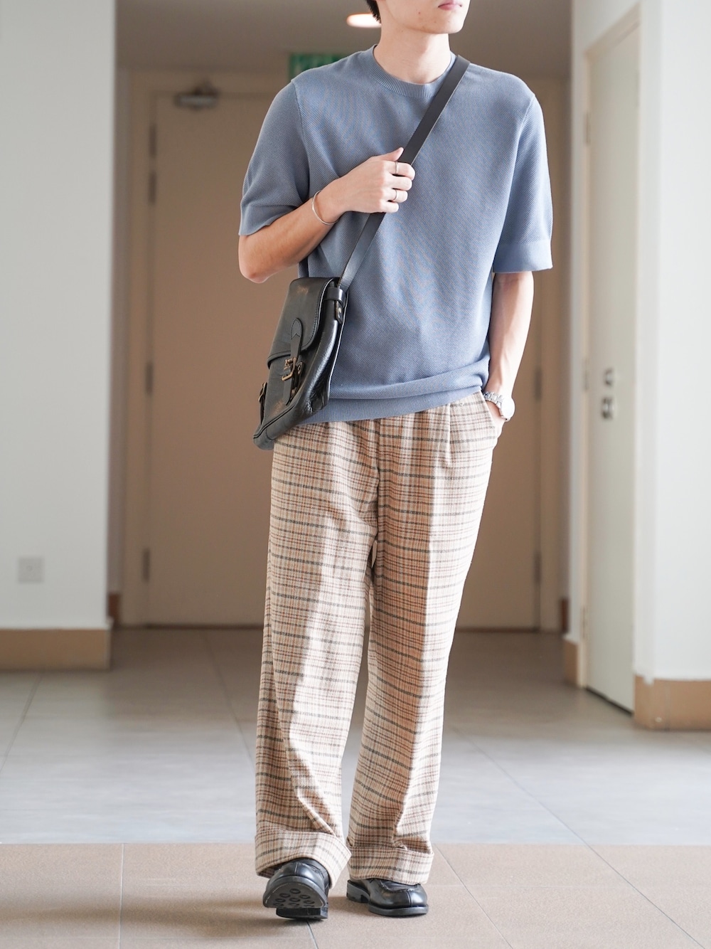 「サマーニット」｜「COSのアイテム（ニット/セーター、ブルー系）」を使った、ponさん（メンズ・168cm）の夏コーディネートの1枚目の写真