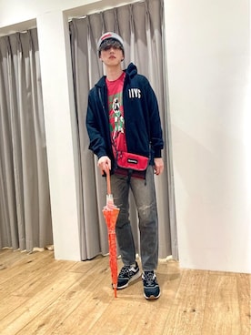 「アイテム（ボディバッグ/ウエストポーチ、レッド系）」を使った、Ryotaroooさん（メンズ・175cm）の冬コーディネート