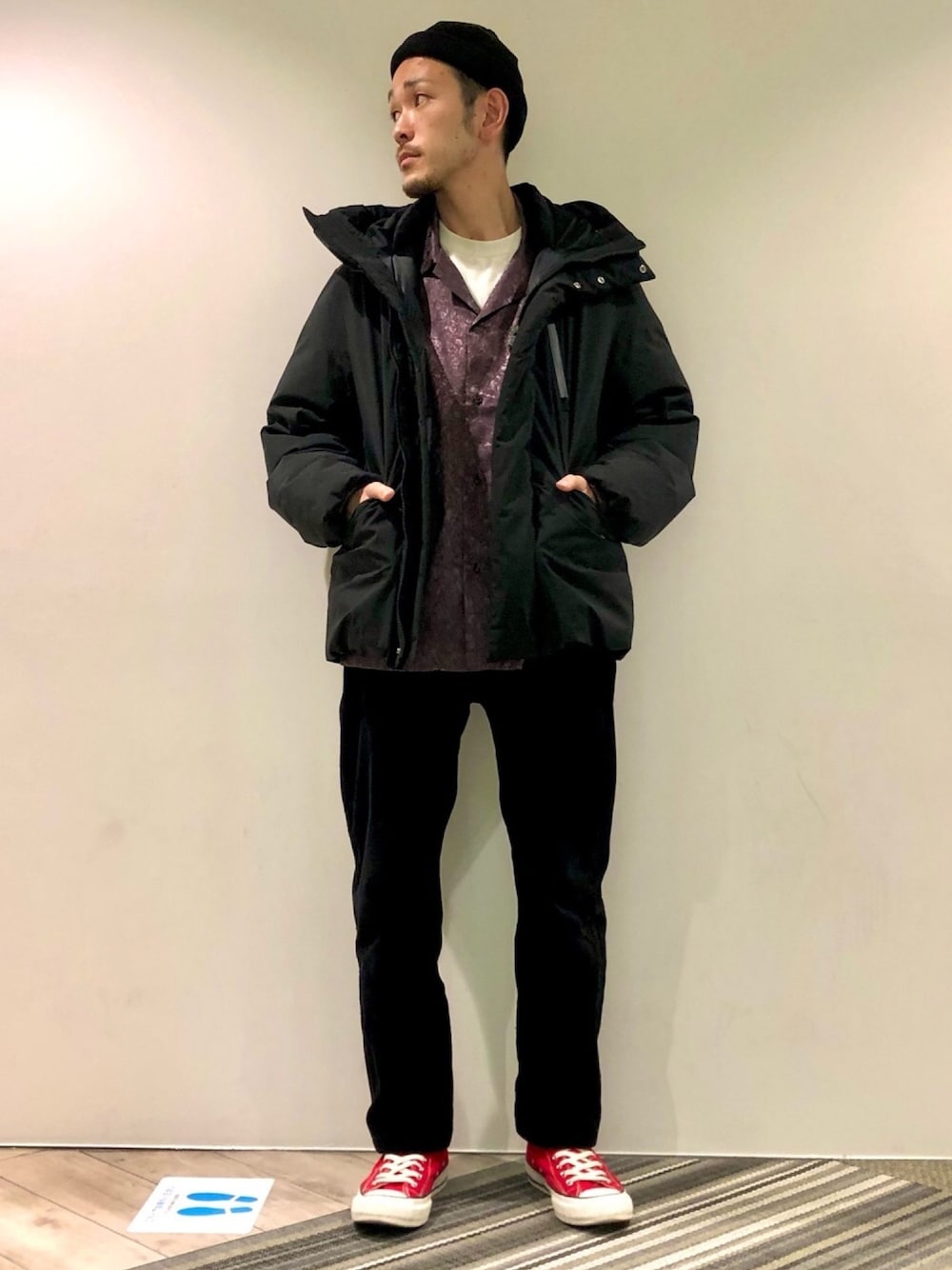 「Junred、プチプラ、プチプラコーデ、柄シャツ、シャツスタイル、ダウンジャケット、あったかコーデ、クリスマス、ブラック、冬コーデ」｜「JUNREDの【極上の暖かさで包み込む】ピュアホワイトダウンジャケット（ダウンジャケット/コート、ブラック系）」を使った、makoさん（メンズ・172cm）の冬コーディネートの1枚目の写真