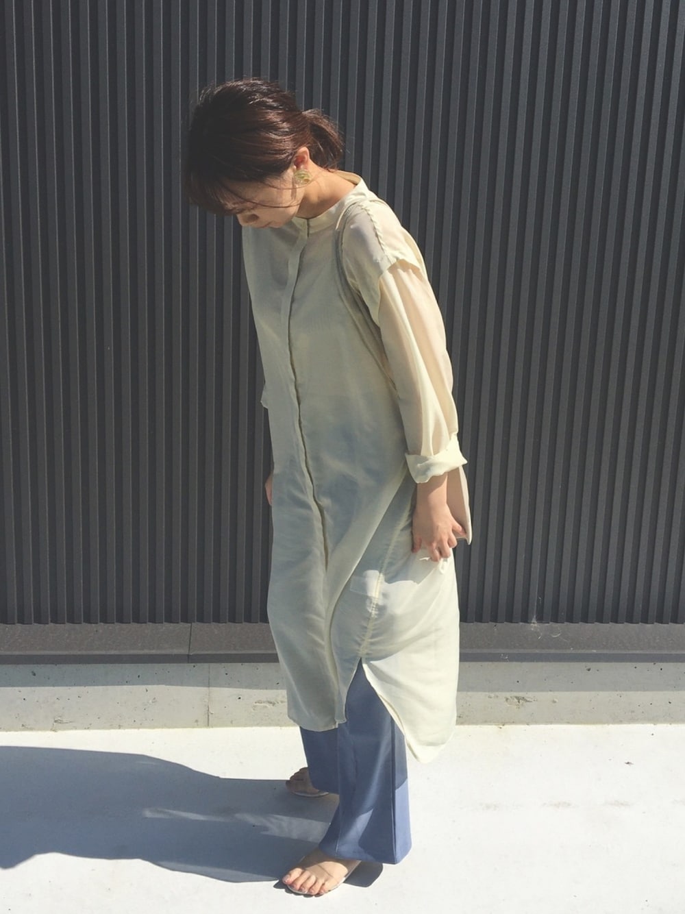 「Kastane、kastane_ootd、kastane名古屋、シアーシャツ、シャツワンピ、透け感、カラーパンツ、私の推しブランド」｜「Kastaneのアイテム（シャツワンピース、イエロー系）」を使った、リンゴさん（レディース・156cm）の夏コーディネートの1枚目の写真
