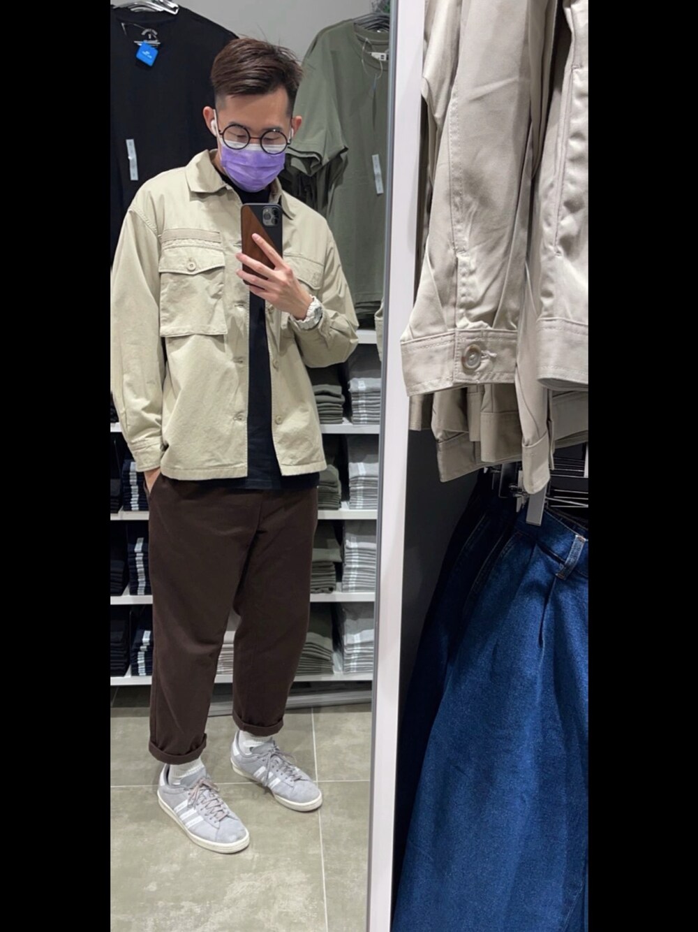 「boy」｜「adidas Originalsのアイテム（スニーカー、グレー系）」を使った、jeffngさん（メンズ・180cm）の冬コーディネートの1枚目の写真
