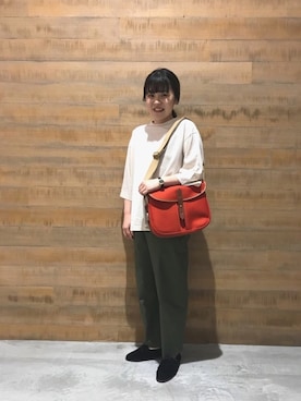 「handvaerk（ハンドバーク）のアイテム」を使った、BSHOPみなとみらいスタッフさん（レディース・155cm）の夏コーディネート