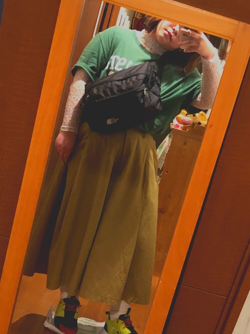 「おしゃれさんと繋がりたい、ootd、used、古着、reebok」｜「E hyphen world galleryの・レースハイネックプルオーバー（トップス、グレー系）」を使った、おんさん（レディース・155cm）の春コーディネートの1枚目の写真