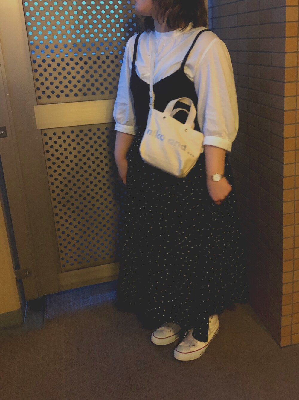 「ootd、おしゃれさんと繋がりたい、モノトーン、converse、カジュアル」｜「w closetのアソートビスチェ×シャツワンピースセット（ワンピース、ホワイト系）」を使った、おんさん（レディース・155cm）の夏コーディネートの1枚目の写真