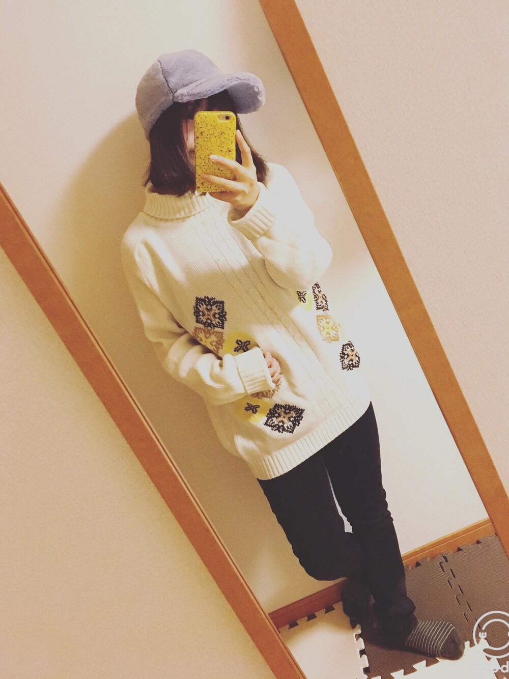 「古着、古着MIX、古着ニット、used、used mix、vintage、ファーキャップ、キャップ、カジュアル」｜「no brandのアイテム（ニット/セーター、ホワイト系）」を使った、まっちゃんさん（レディース・157cm）の秋コーディネートの1枚目の写真