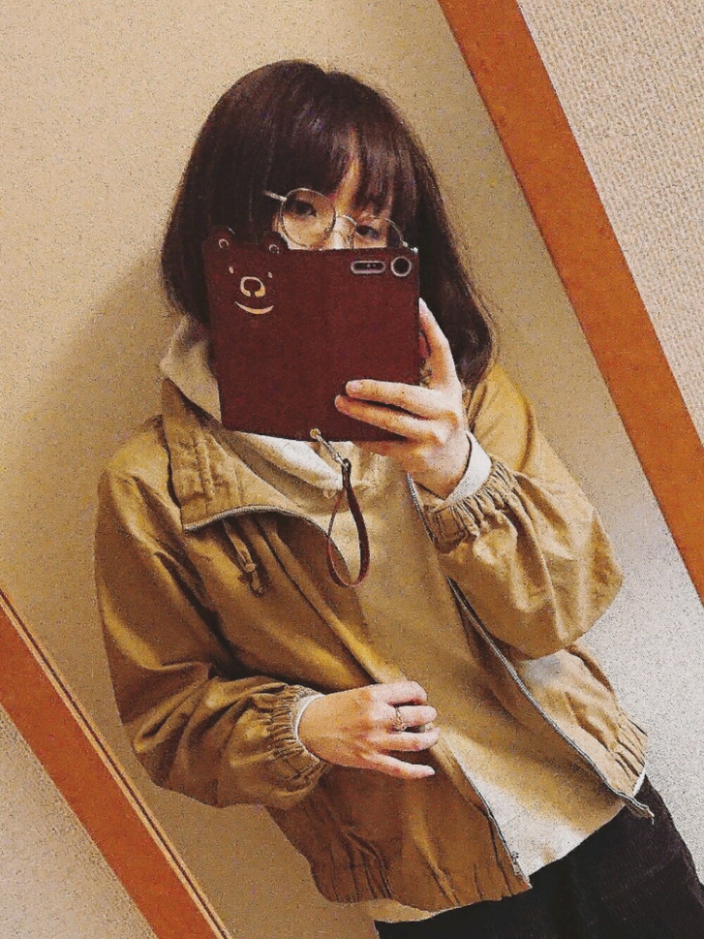 「古着、古着MIX、めがね、メガネ女子、ラルフローレン、Ralph Lauren、おしゃれさんと繋がりたい」｜「RALPH LAURENのアイテム（トップス、ベージュ系）」を使った、まっちゃんさん（レディース・157cm）の春コーディネートの1枚目の写真