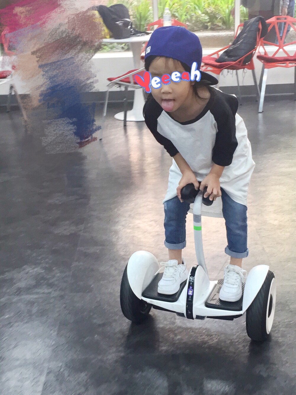 「NEW ERAのアイテム（帽子、ブルー系）」を使った、Aureliaさん（キッズ・110cm）の冬コーディネートの1枚目の写真