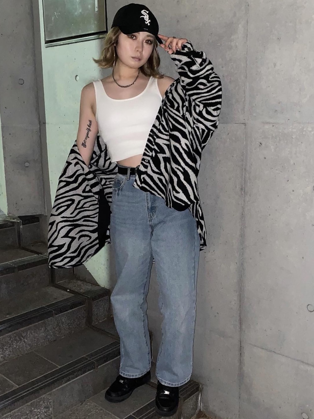 「シンプルコーデ、ホワイトデニム、NEW ERA、SHAGGIE、GRL、NIKE、プチプラコーデ」｜「NEW ERAのニューエラ キャップ オーセンティック LOW PROFILE 59FIFTY MLB オンフィールド NEW ERA LP（キャップ、ブラック系）」を使った、83code83さん（レディース・161cm）の春コーディネートの1枚目の写真