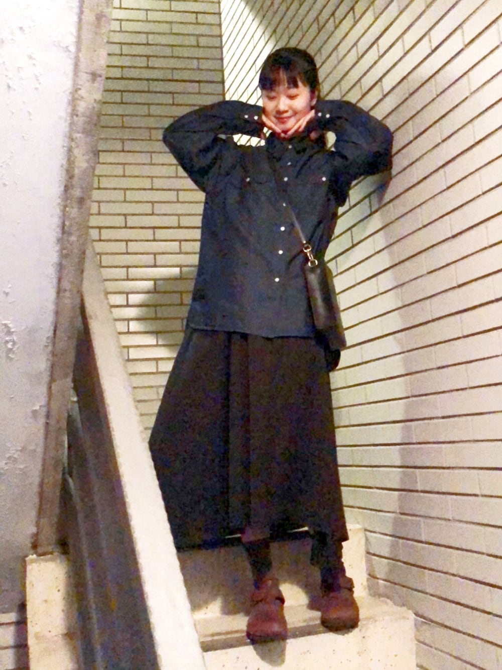 「ootd、UNIQLO、birkenstock」｜「mougganofficialのアイテム（シャツ/ブラウス、ブルー系）」を使った、リイさん（レディース・164cm）の秋コーディネートの1枚目の写真