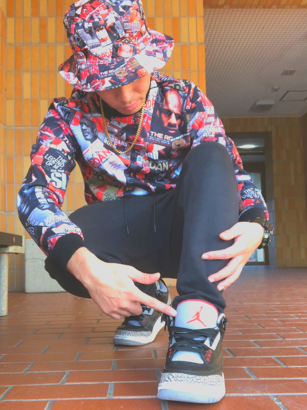 「fnty、AIR JORDAN、HIPHOP、ラッパースタイル、ストリートファッション」｜「FNTYのアイテム（ハット、レッド系）」を使った、takahiroさん（メンズ・171cm）の冬コーディネートの1枚目の写真