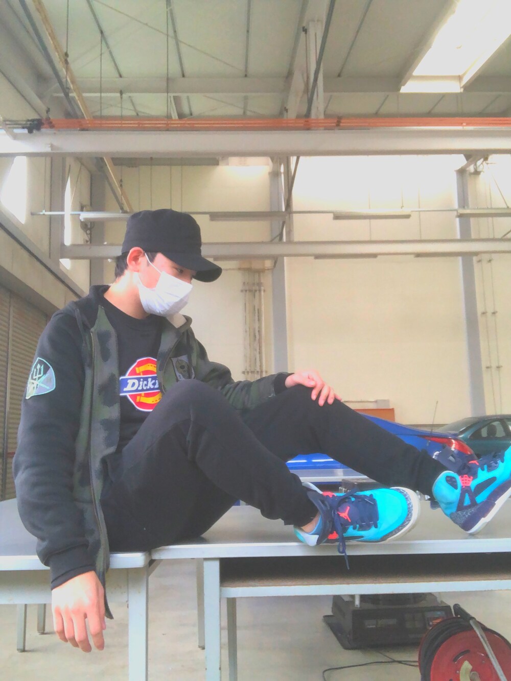 「スパイジーク、ミシカ、Dickies」｜「NEW ERAのアイテム（キャップ、ブラック系）」を使った、takahiroさん（メンズ・171cm）の冬コーディネートの1枚目の写真