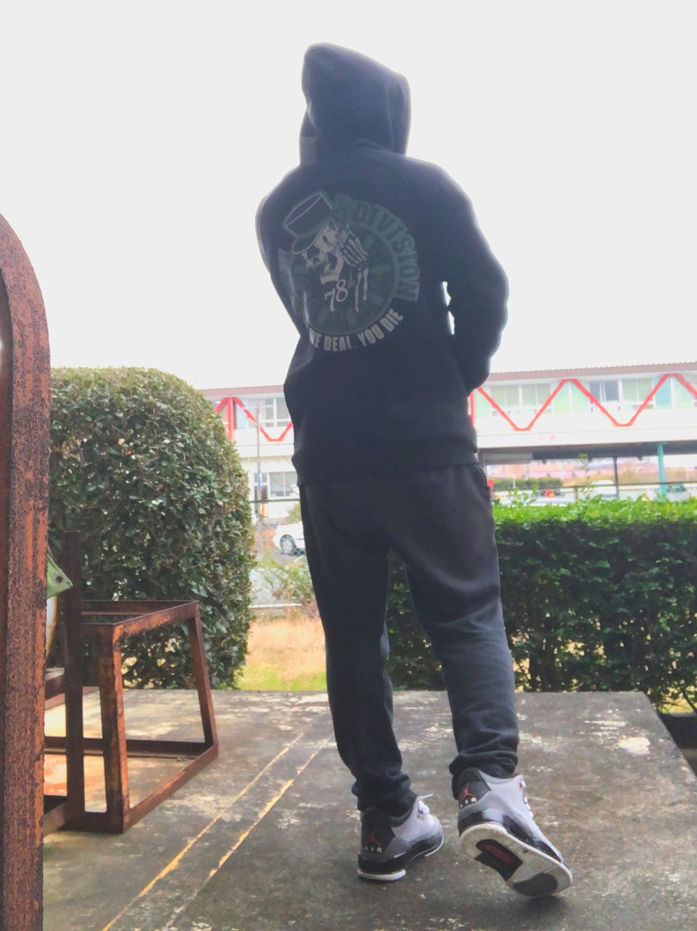「MISHKAのアイテム（パーカー、ブラック系）」を使った、takahiroさん（メンズ・171cm）の冬コーディネートの1枚目の写真