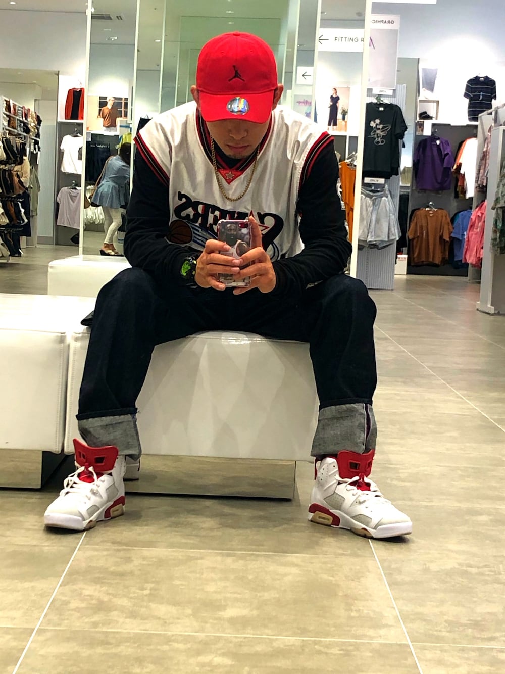 「アレン・アイバーソン、Jordan」｜「AIR JORDANのアイテム（キャップ、レッド系）」を使った、takahiroさん（メンズ・172cm）の夏コーディネートの1枚目の写真