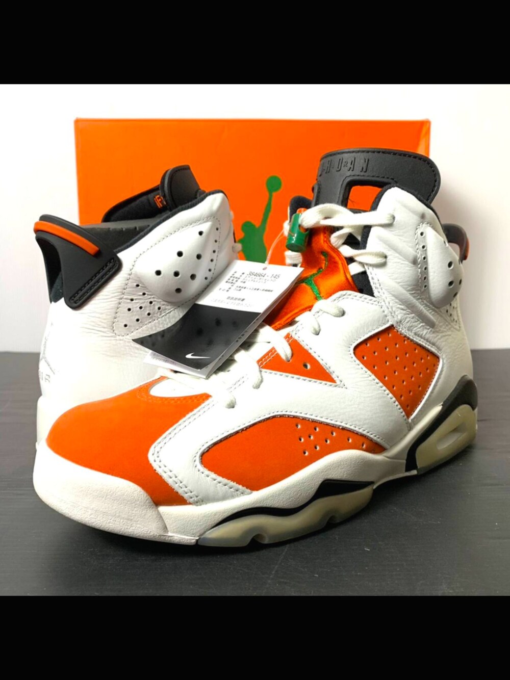「jordan6」｜「AIR JORDANのアイテム（スニーカー、オレンジ系）」を使った、takahiroさん（メンズ・172cm）の秋コーディネートの1枚目の写真