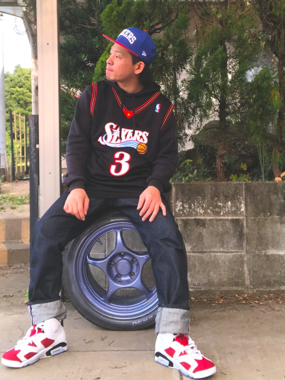 「アイバーソン、NBA、HIPHOP、jordan6、カーマイン、バスケ」｜「NEW ERAのアイテム（キャップ、ブルー系）」を使った、takahiroさん（メンズ・172cm）の秋コーディネートの1枚目の写真