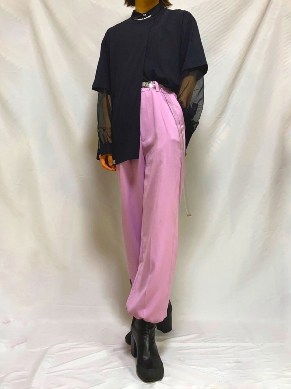 「春コーデ、ヒールブーツ、シアーシャツ、カラーパンツ、ジェンダーレス、パールネックレス、ootd、これが私をアゲる服」｜「Y-3のアイテム（Tシャツ/カットソー、ブラック系）」を使った、kotarouuuunさん（メンズ・178cm）の春コーディネートの1枚目の写真
