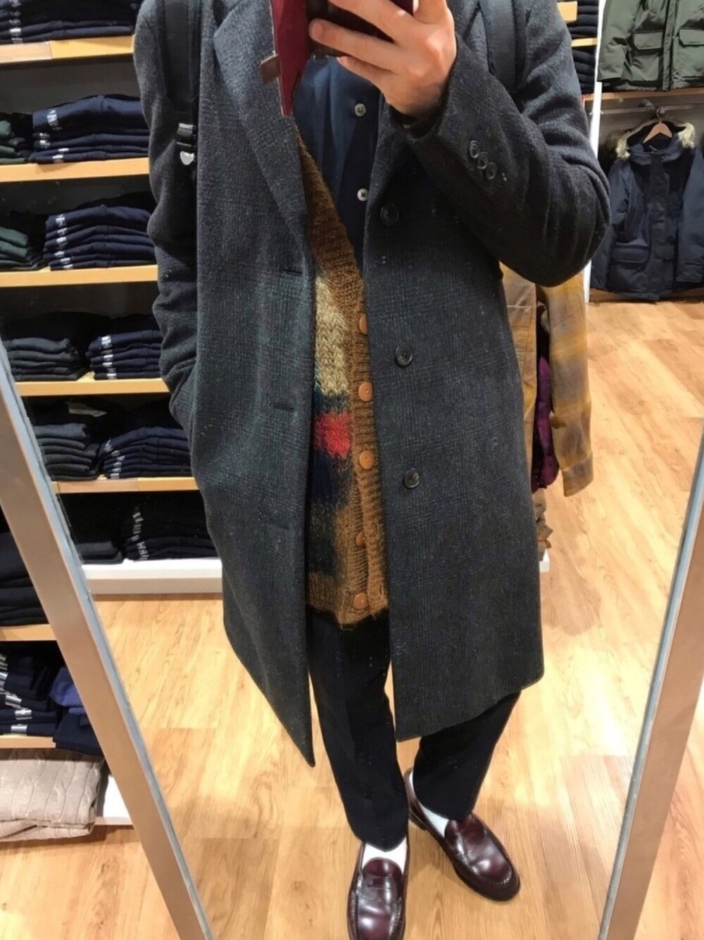 「UNIQLO、UNIQLO U、古着、レディース、チェスターコート、カーディガン、グレンチェック、ウインドウペン、柄×柄、Yライン」｜「UNIQLOのウールカシミヤチェスターコート（その他アウター、グレー系）」を使った、いっちーさん（メンズ・161cm）の冬コーディネートの1枚目の写真