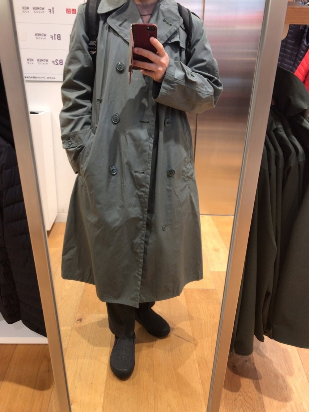 「UNIQLO、GU、トレンチコート、軍物、古着MIX、Yライン、個性派」｜「古着のアイテム（トレンチコート、グリーン系）」を使った、いっちーさん（メンズ・161cm）の春コーディネートの1枚目の写真