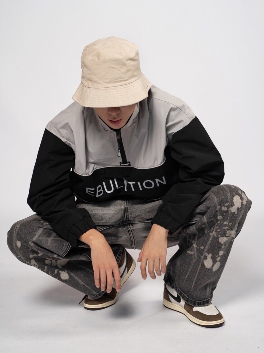 「街头搭配、休闲」｜「PHOKのアイテム（マウンテンパーカー、グレー系）」を使った、PHOKさん（メンズ・181cm）の秋コーディネートの1枚目の写真