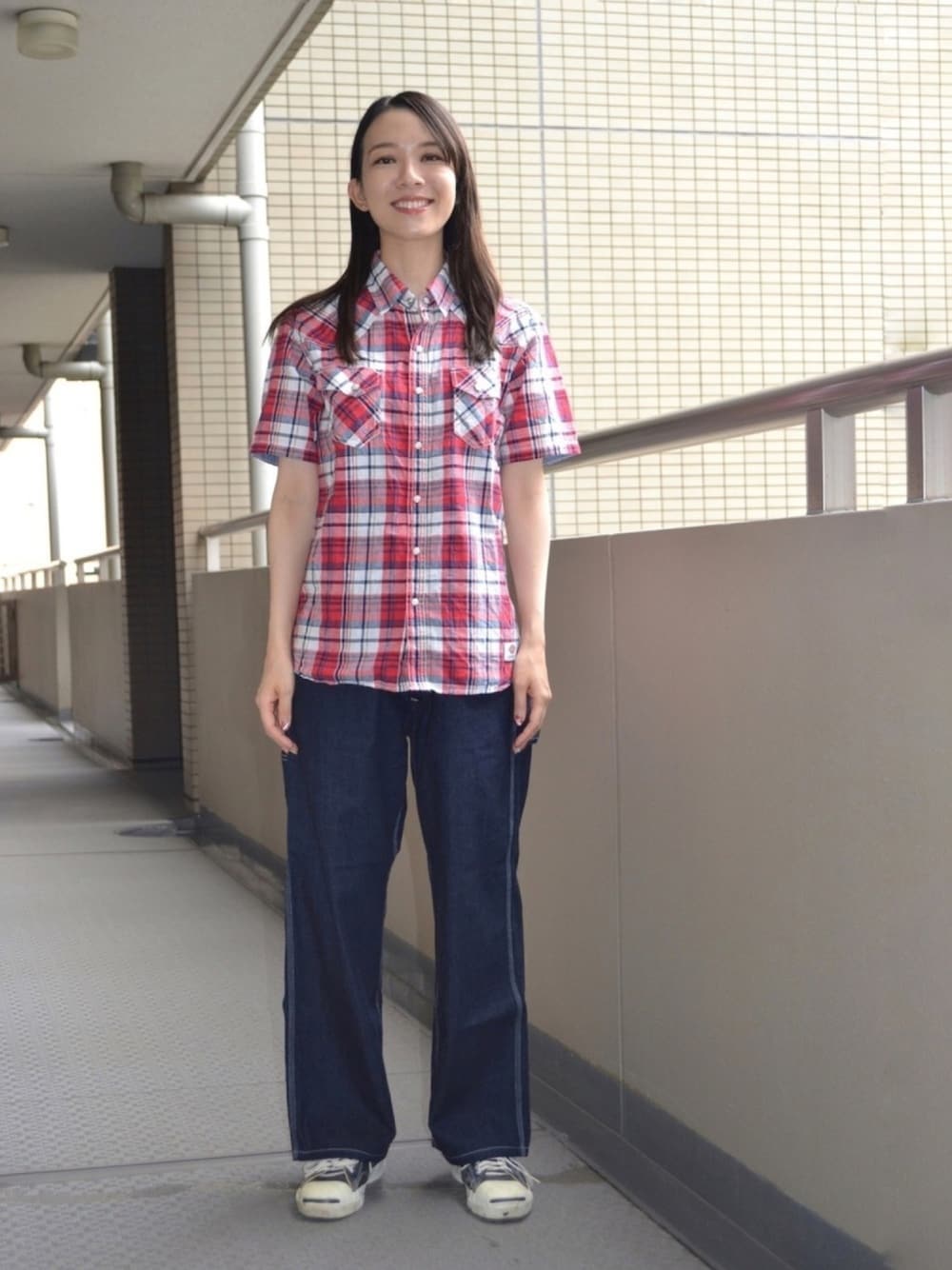 「チェックシャツ、ペインターパンツ、ジャックパーセル、赤、デニム、古着コーデ、Lee、初夏コーデ、シンプル、私は由美ちゃん派^_^」｜「Dickiesのアイテム（シャツ/ブラウス、レッド系）」を使った、歩さん（レディース・167cm）の夏コーディネートの1枚目の写真
