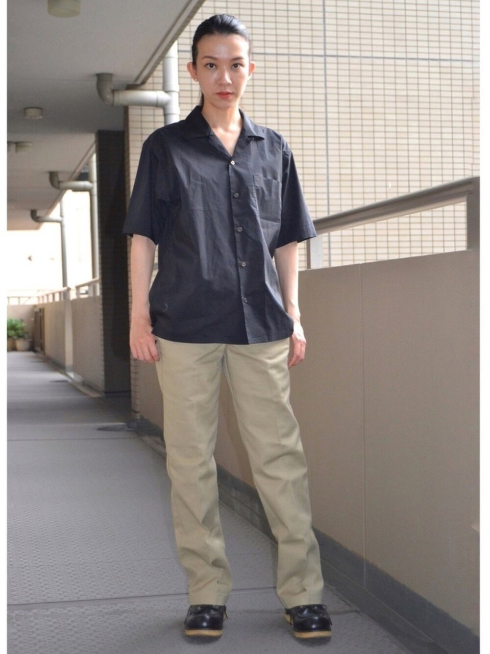 「シャツスタイル、チノパン、Dickies、RED WING、黒、ベージュ、メンズライク、ストリート、SAMOURAI、イメージは武装戦線♪」｜「RED WINGのアイテム（ブーツ、ブラック系）」を使った、歩さん（レディース・167cm）の夏コーディネートの1枚目の写真