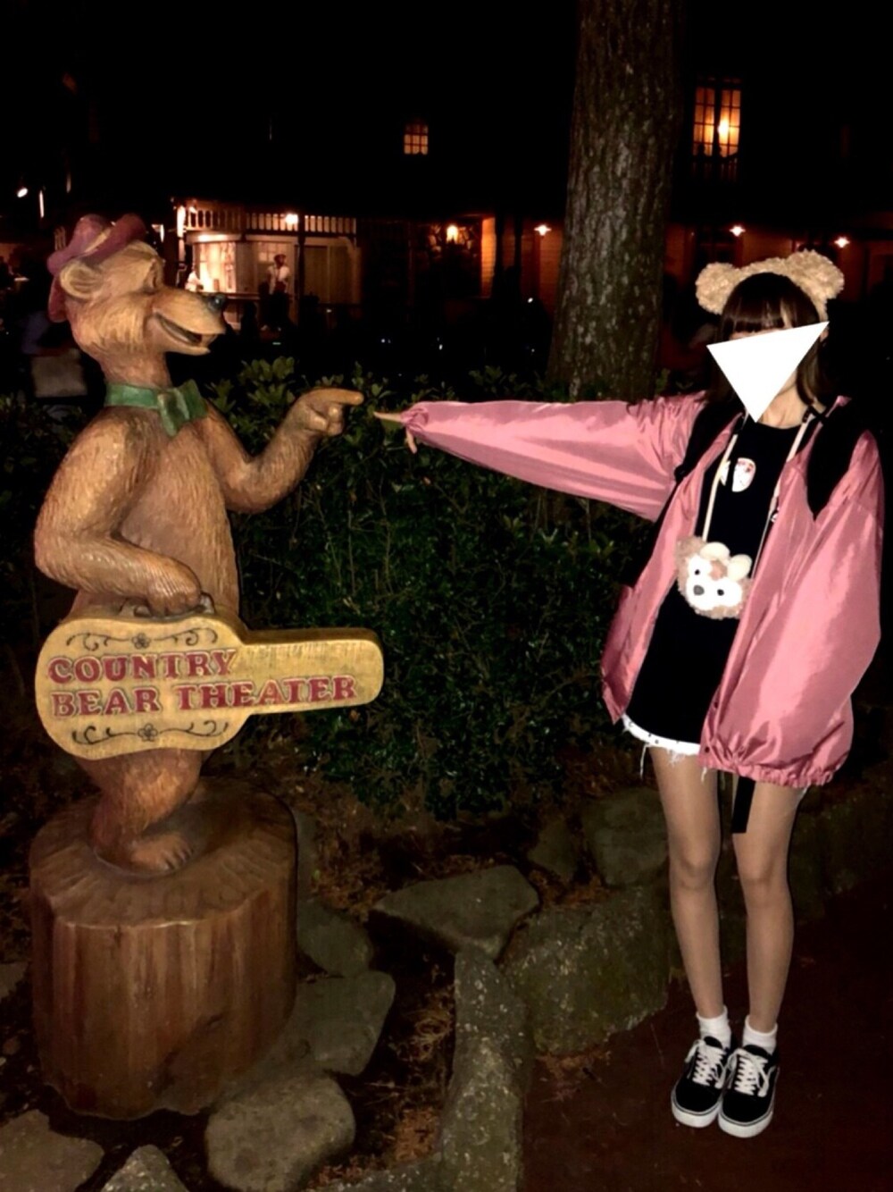 「ディズニーランド、ディズニーコーデ、wcloset、コーチジャケット、ナイロンジャケット、theninthapollo、ロンT、VANS、oldskool」｜「w closetの後ろレースアップコーチジャケット（ナイロンジャケット、ピンク系）」を使った、もあさん（レディース・164cm）の春コーディネートの1枚目の写真