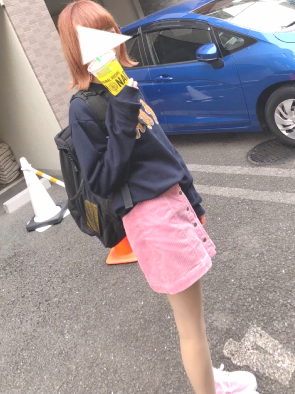 「merry jenny、ミニスカート、コーデュロイ、スウェット、x-girl、ピンク、スポーツMIX'18秋、秋コーデ、VANS、oldskool」｜「merry jennyの3匹のくまさんトレーナー（スウェット、ブルー系）」を使った、もあさん（レディース・164cm）の秋コーディネートの1枚目の写真