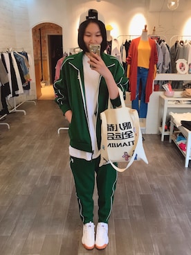 「FILA（フィラ）のアイテム（スタジャン）」を使った、玉子酱さん（レディース・174cm）の春コーディネート