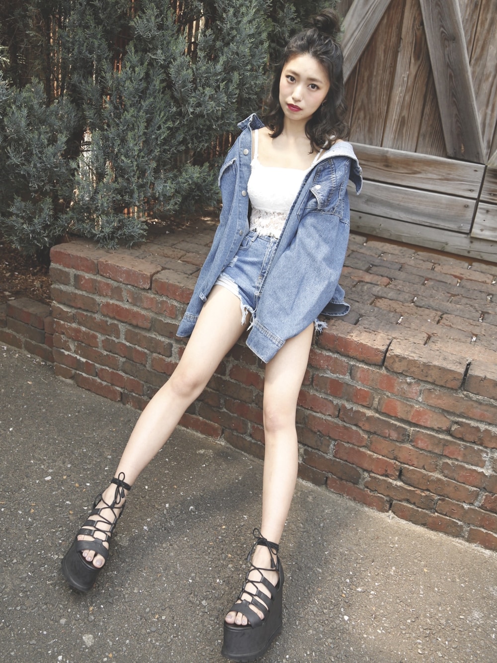 「夏、シンプル、カジュアルコーデ、夏コーデ、ショートパンツ、デニム、プチプラ、カジュアル、おしゃれさんと繋がりたい、セットアップ」｜「SPIGAのアイテム（ジャケット/アウター、ブルー系）」を使った、miさん（レディース・155cm）の夏コーディネートの1枚目の写真