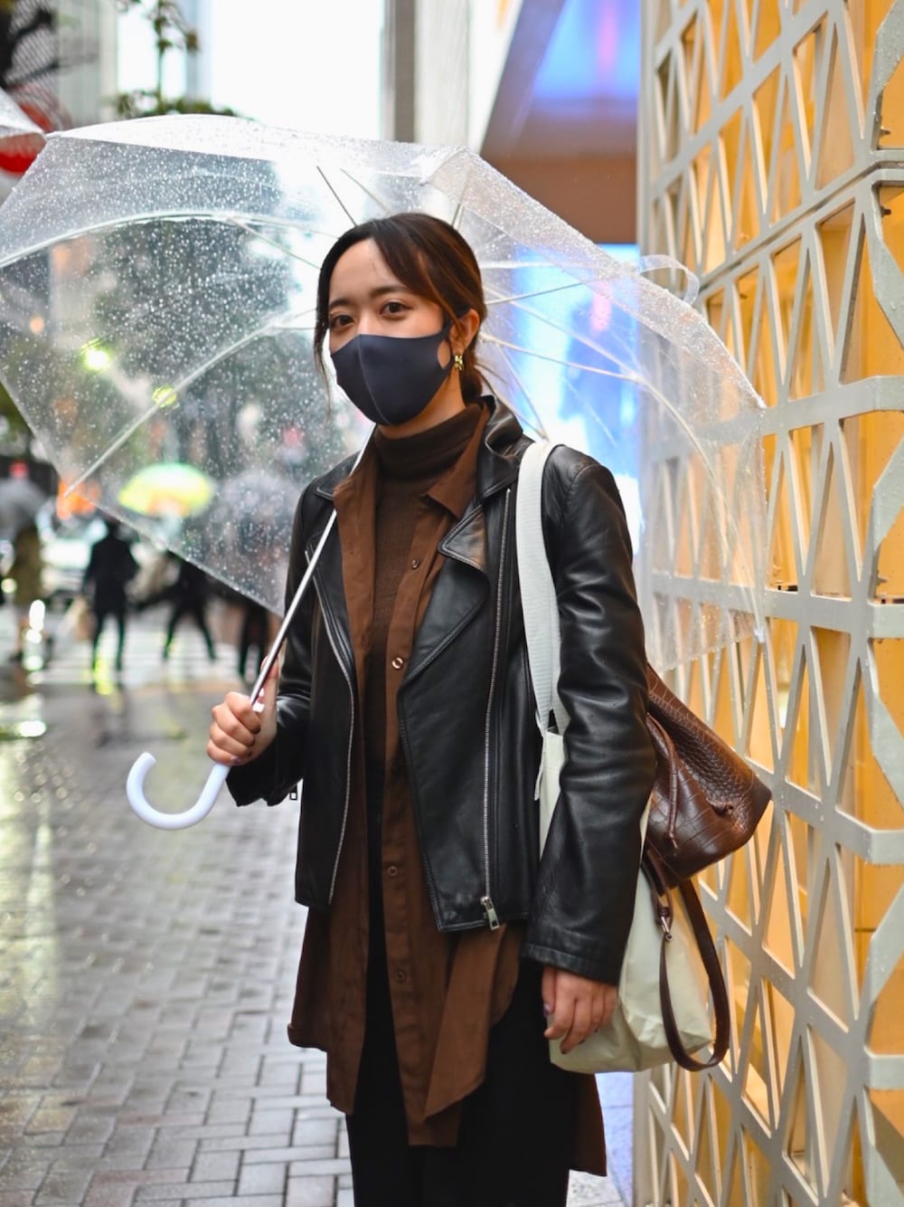 「秋コーデ、大人カジュアル、ラフ、休日スタイル」｜「UNIQLOのアイテム（ニット/セーター、ブラウン系）」を使った、あどこさん（レディース・160cm）の秋コーディネートの1枚目の写真