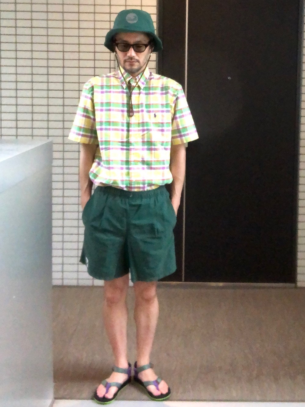 「夏コーデ、サンダル、ショートパンツ、アウトドアスタイル、チェックシャツ、Polo Ralph Lauren、teva、大人カジュアル、ハットコーデ、ゆるコーデ」｜「POLO RALPH LAURENのアイテム（シャツ/ブラウス、その他）」を使った、toshiさん（メンズ・168cm）の夏コーディネートの1枚目の写真